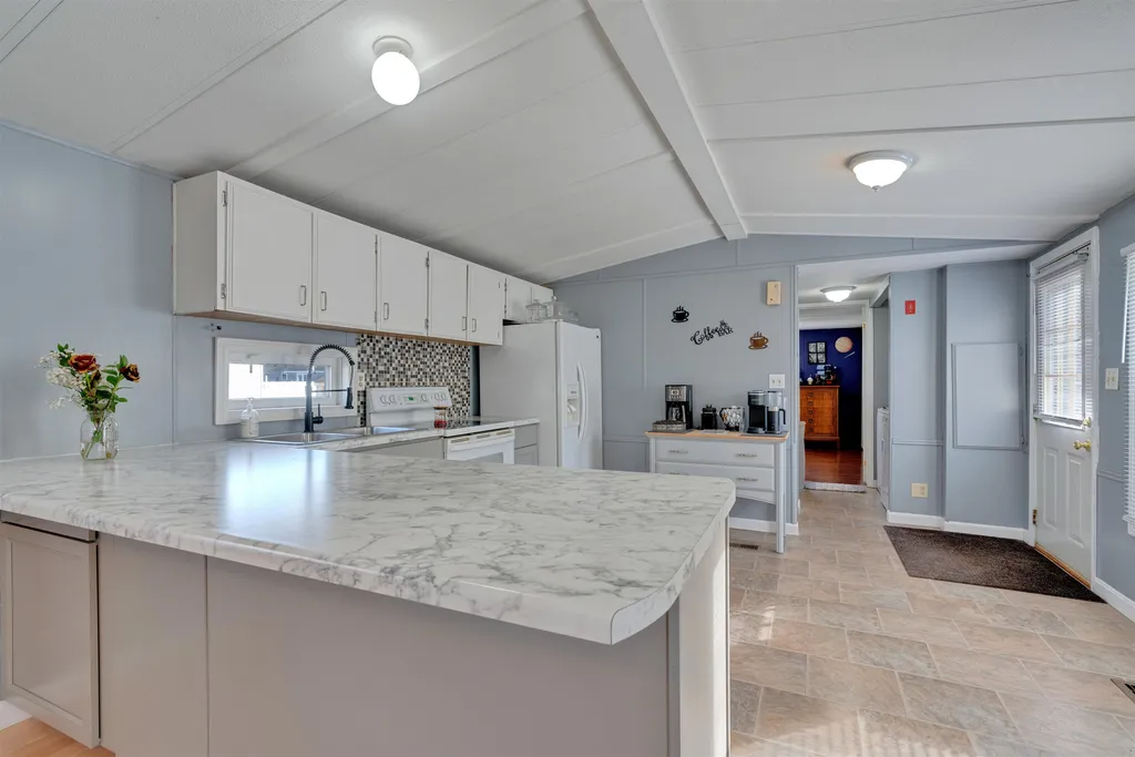 15 Daffodil Hill Lane Rochester NH 03868