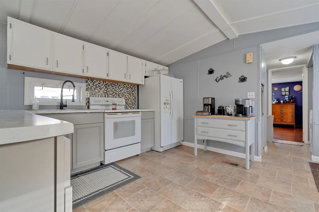 15 Daffodil Hill Lane Rochester NH 03868