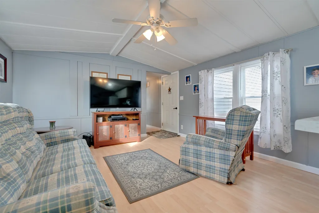 15 Daffodil Hill Lane Rochester NH 03868