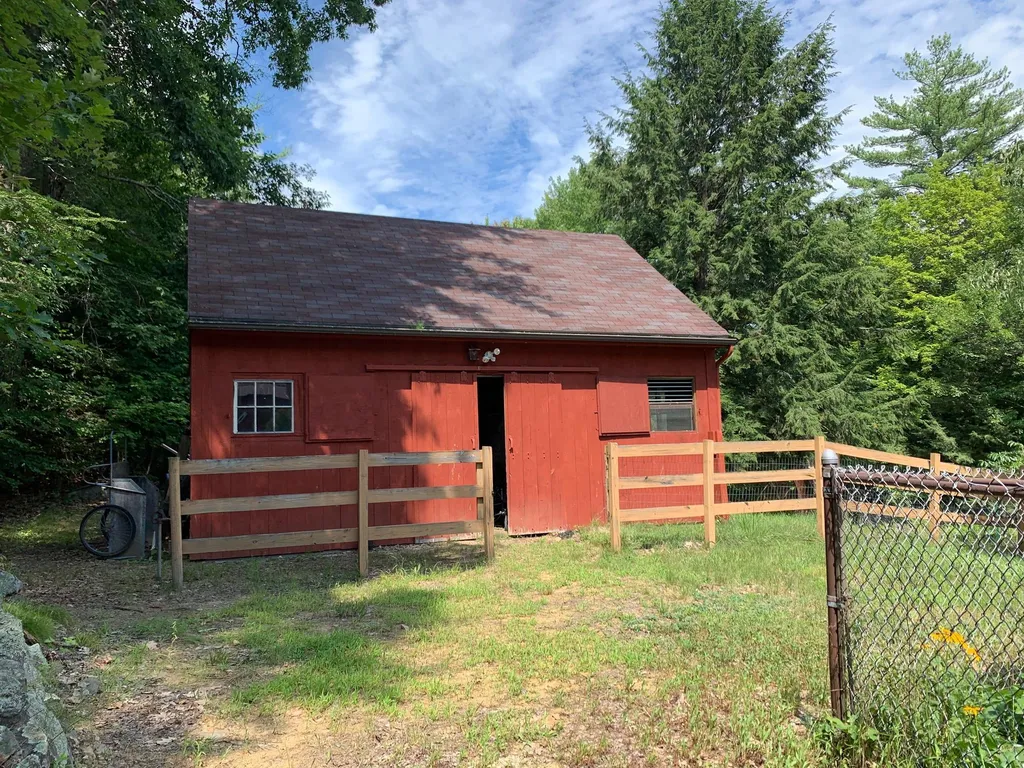 85 Mount Delight Road Deerfield NH 03037