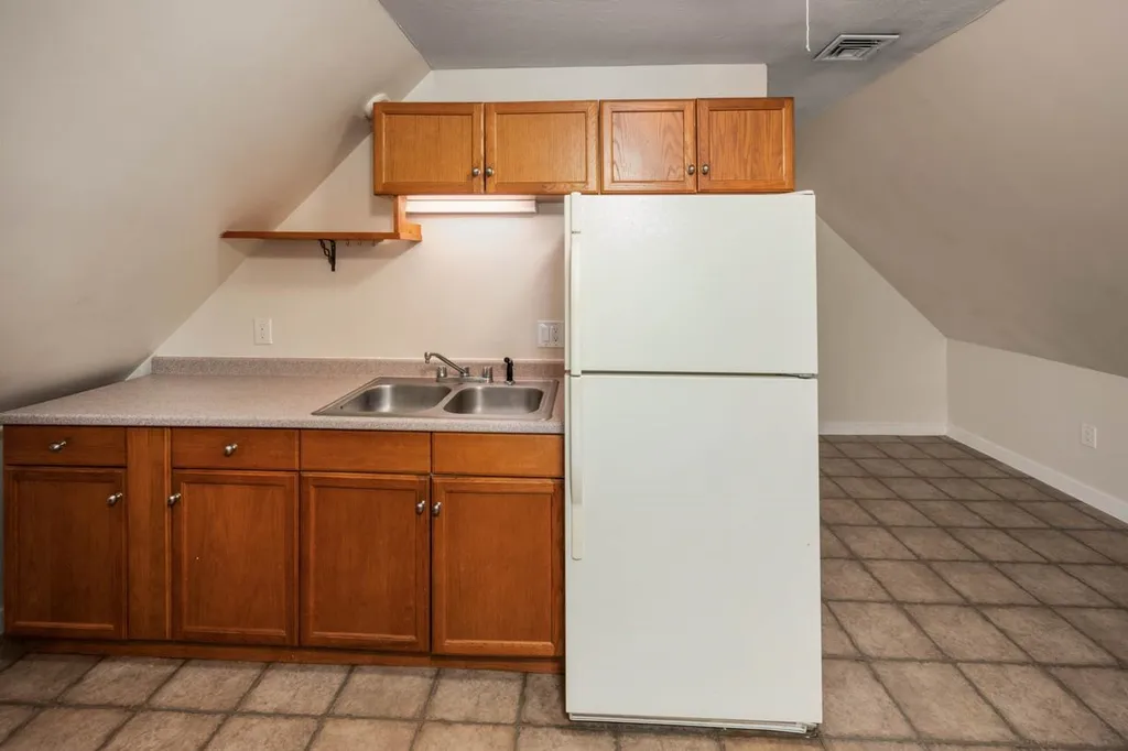 257 Calef Road Manchester NH 03103