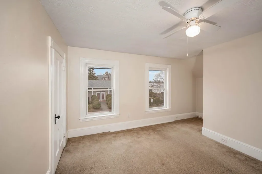 257 Calef Road Manchester NH 03103
