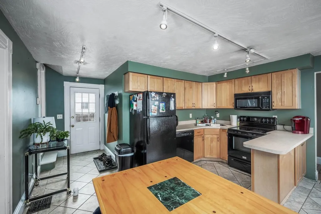 257 Calef Road Manchester NH 03103