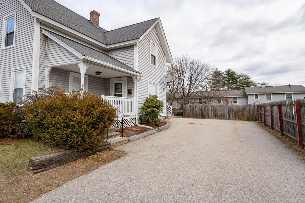 257 Calef Road Manchester NH 03103
