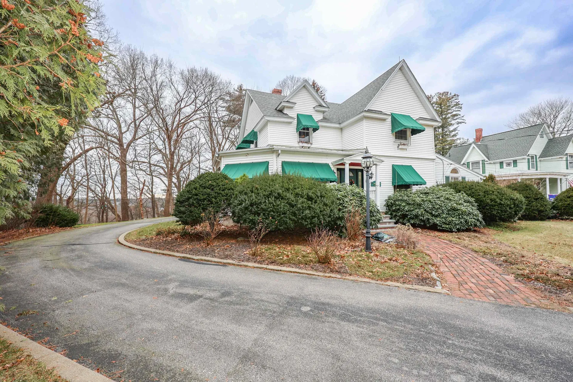 1758 Brown Avenue Manchester NH 03103