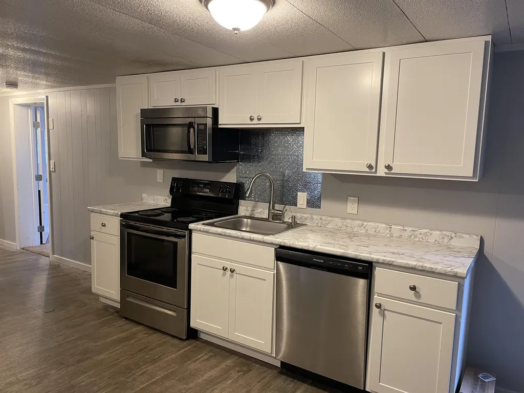 5 Matthew Road Hooksett NH 03106