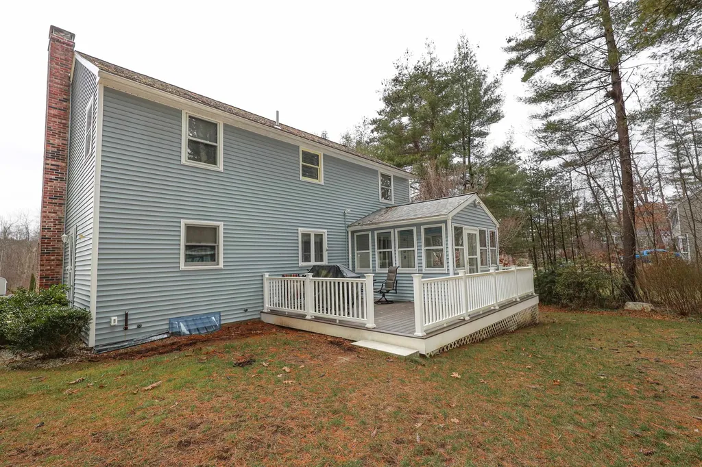 10 Pine Hollow Drive Londonderry NH 03053