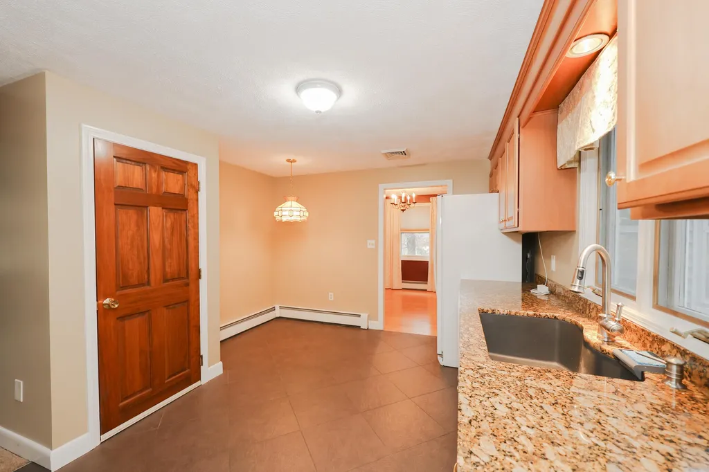 10 Pine Hollow Drive Londonderry NH 03053