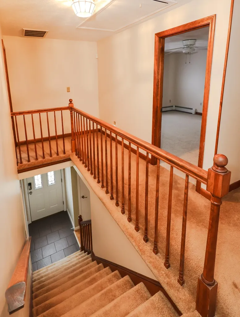 10 Pine Hollow Drive Londonderry NH 03053