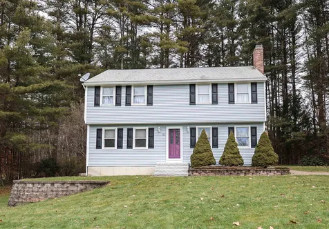 10 Pine Hollow Drive Londonderry NH 03053