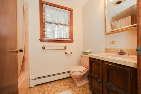10 Pine Hollow Drive Londonderry NH 03053