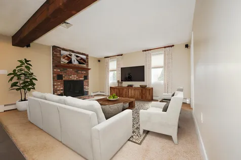 10 Pine Hollow Drive Londonderry NH 03053