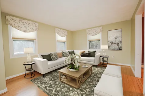 10 Pine Hollow Drive Londonderry NH 03053