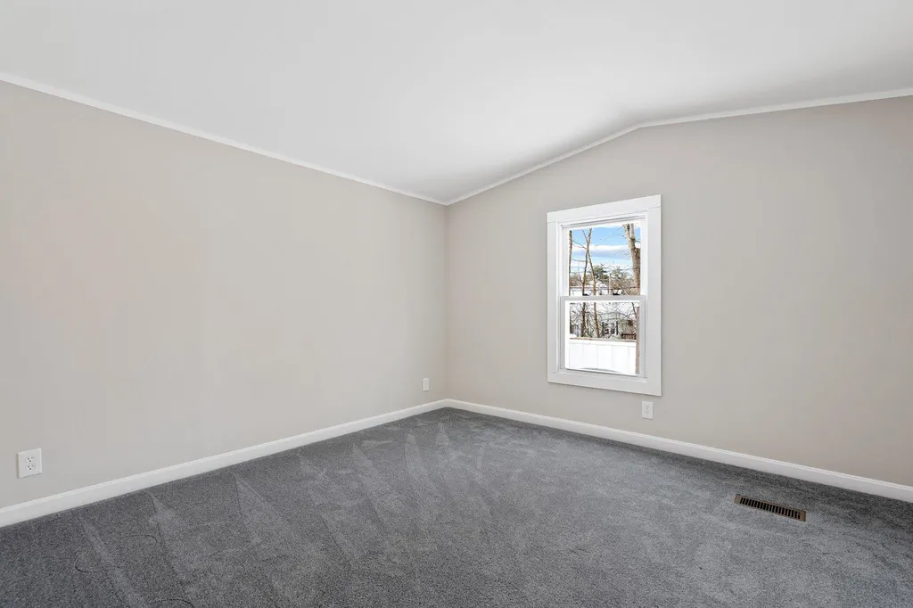 4 Mustang Lane Londonderry NH 03053