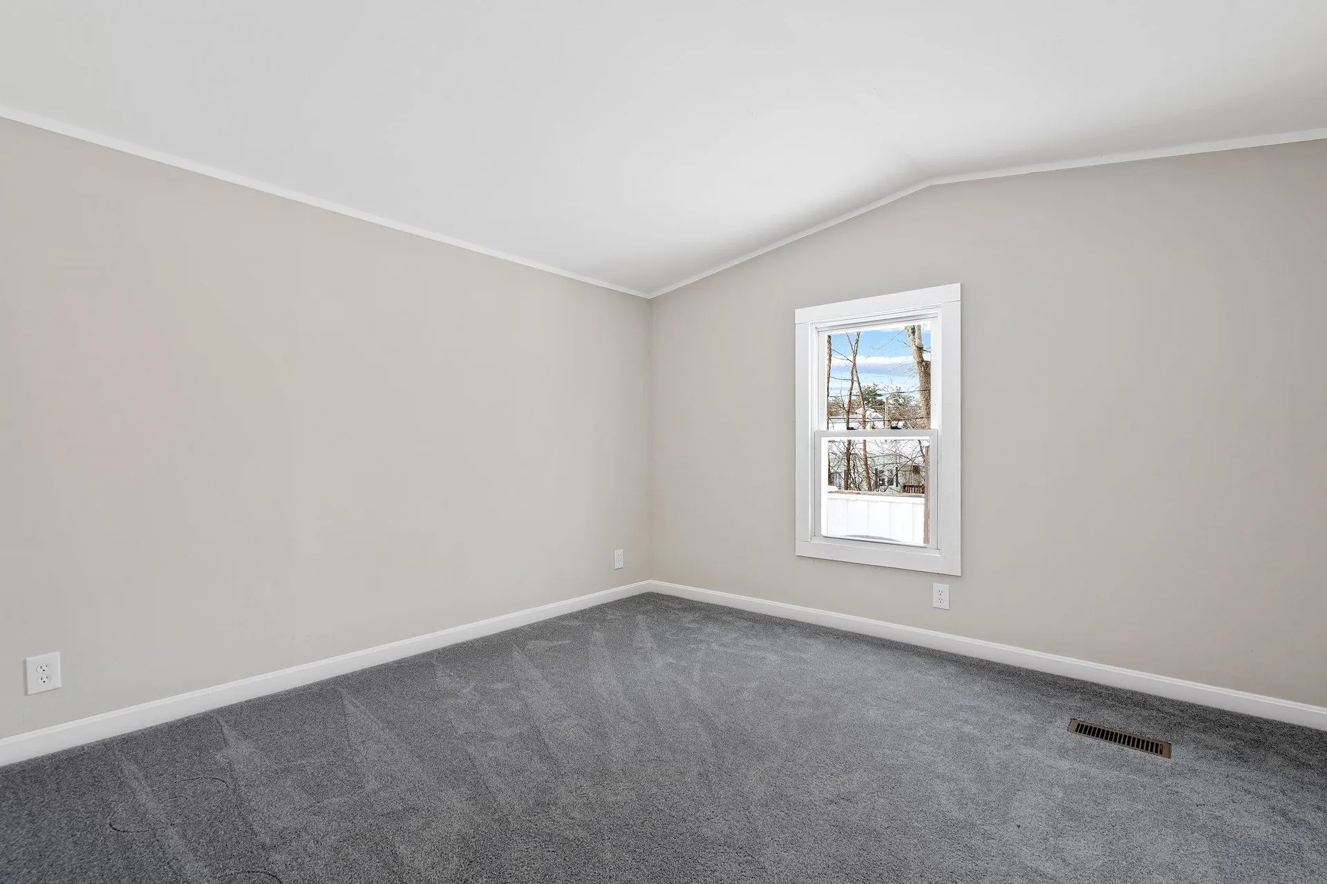 4 Mustang Lane Londonderry NH 03053