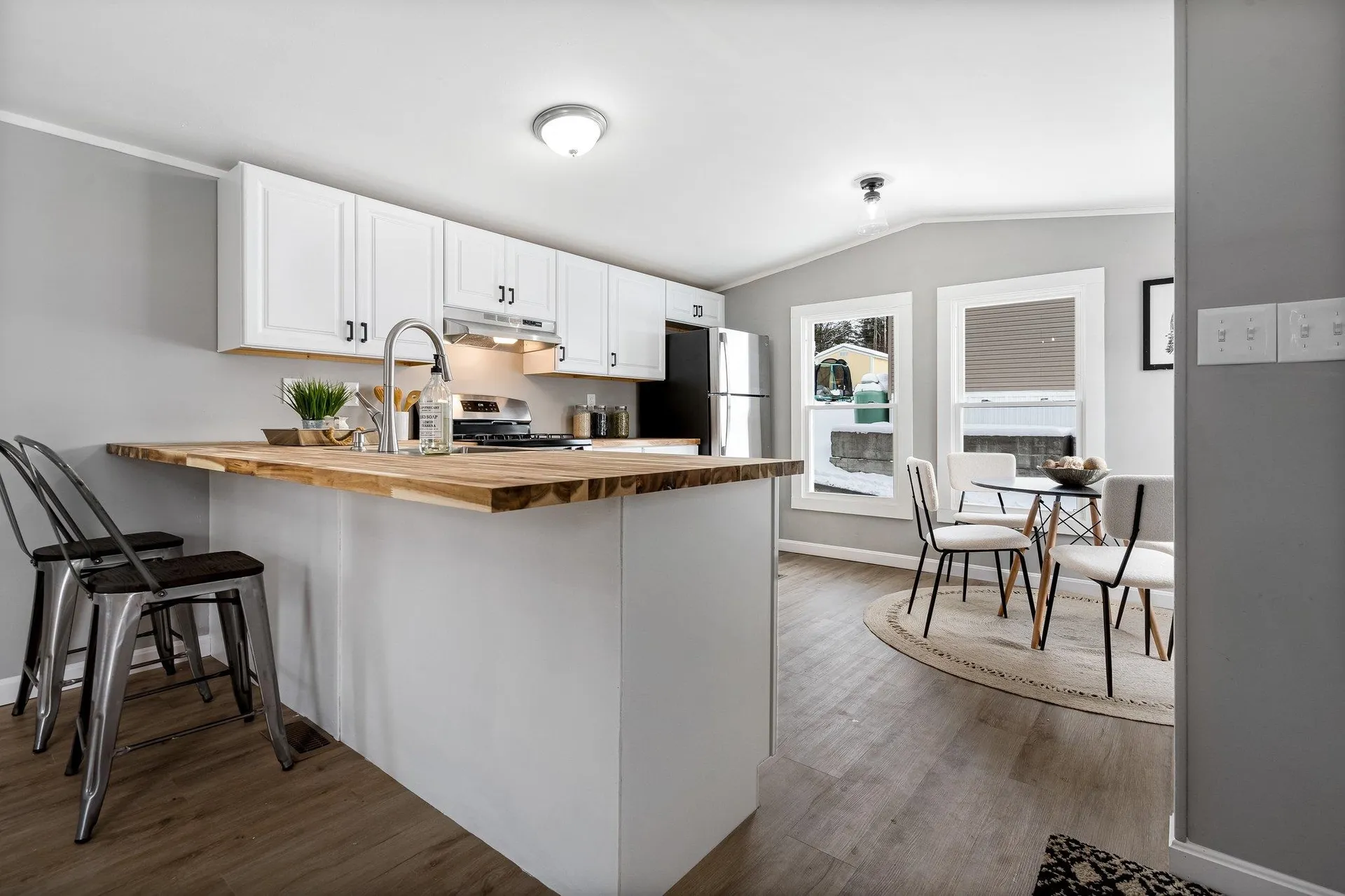 4 Mustang Lane Londonderry NH 03053