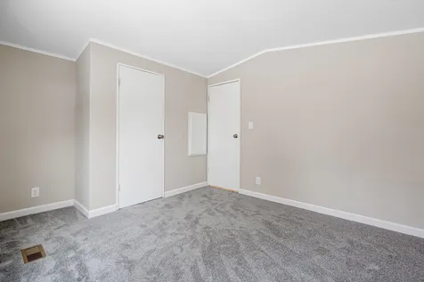 4 Mustang Lane Londonderry NH 03053
