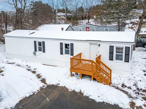 4 Mustang Lane Londonderry NH 03053