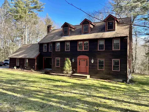 6 Gas Light Lane Kensington NH 03833