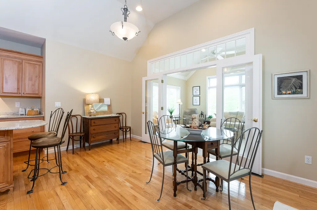 16 Smithfield Lane Bedford NH 03110