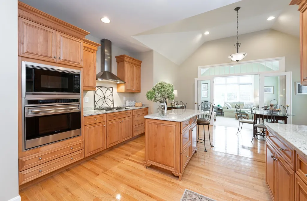 16 Smithfield Lane Bedford NH 03110