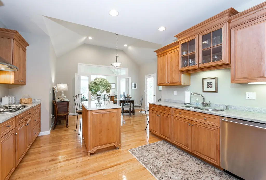 16 Smithfield Lane Bedford NH 03110