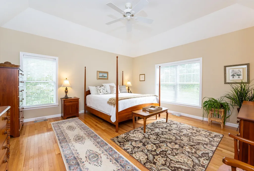 16 Smithfield Lane Bedford NH 03110