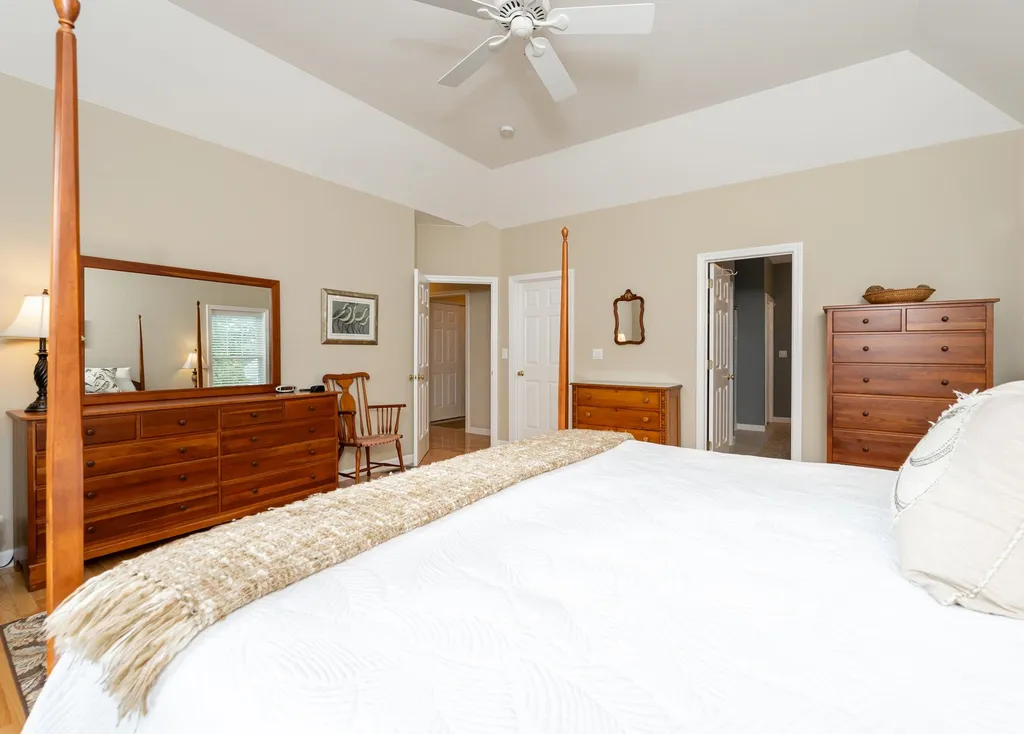 16 Smithfield Lane Bedford NH 03110