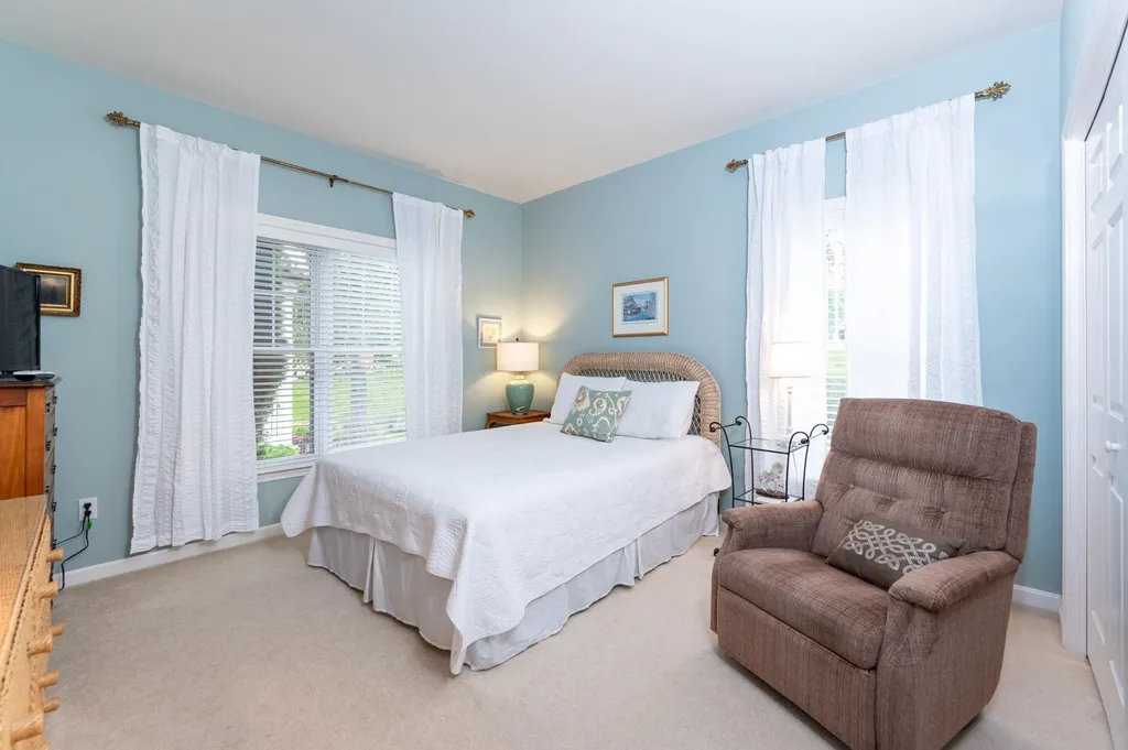 16 Smithfield Lane Bedford NH 03110