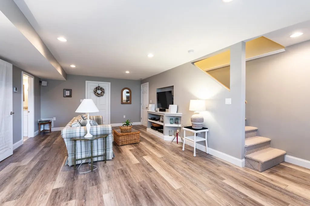 16 Smithfield Lane Bedford NH 03110