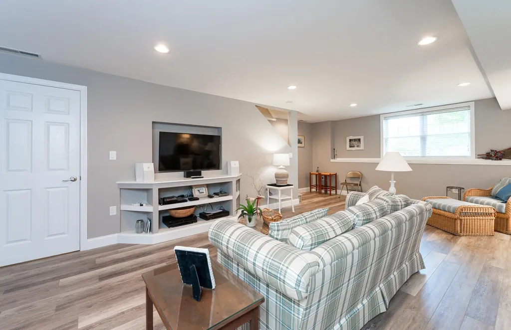 16 Smithfield Lane Bedford NH 03110