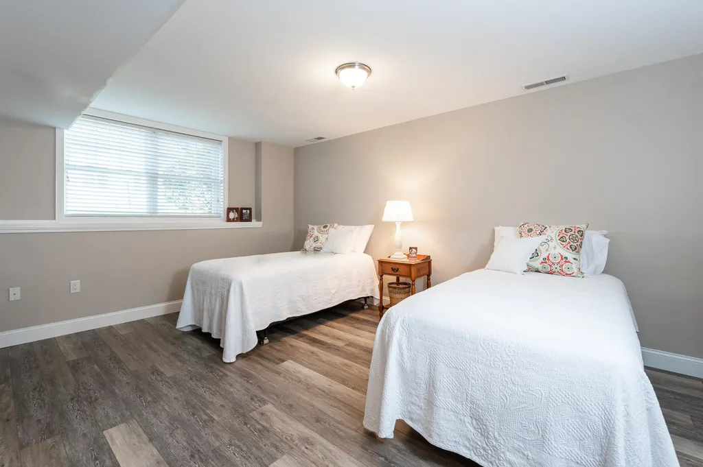 16 Smithfield Lane Bedford NH 03110