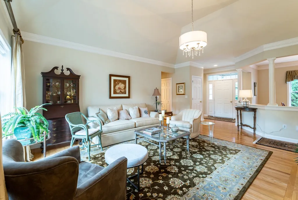 16 Smithfield Lane Bedford NH 03110