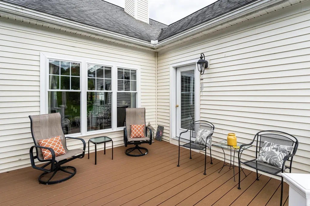 16 Smithfield Lane Bedford NH 03110