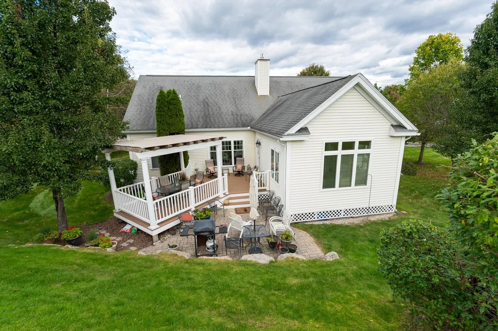 16 Smithfield Lane Bedford NH 03110