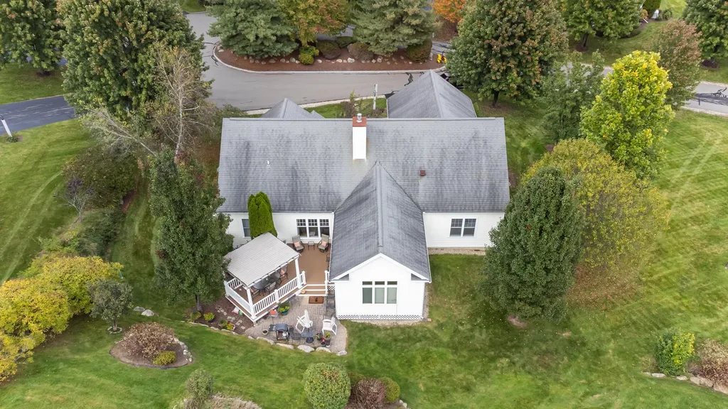 16 Smithfield Lane Bedford NH 03110