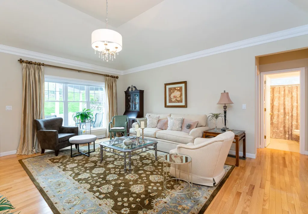 16 Smithfield Lane Bedford NH 03110