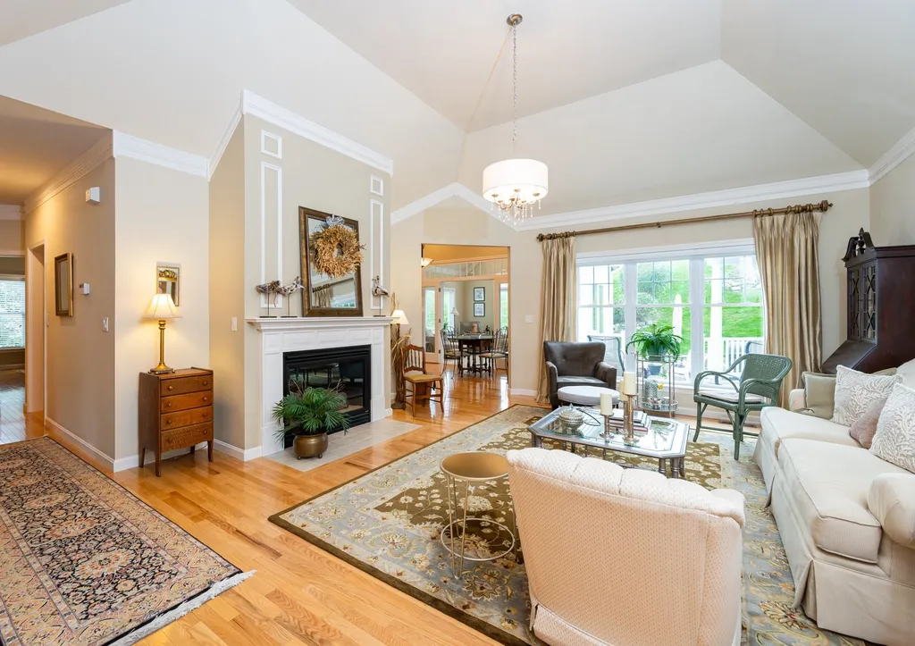 16 Smithfield Lane Bedford NH 03110