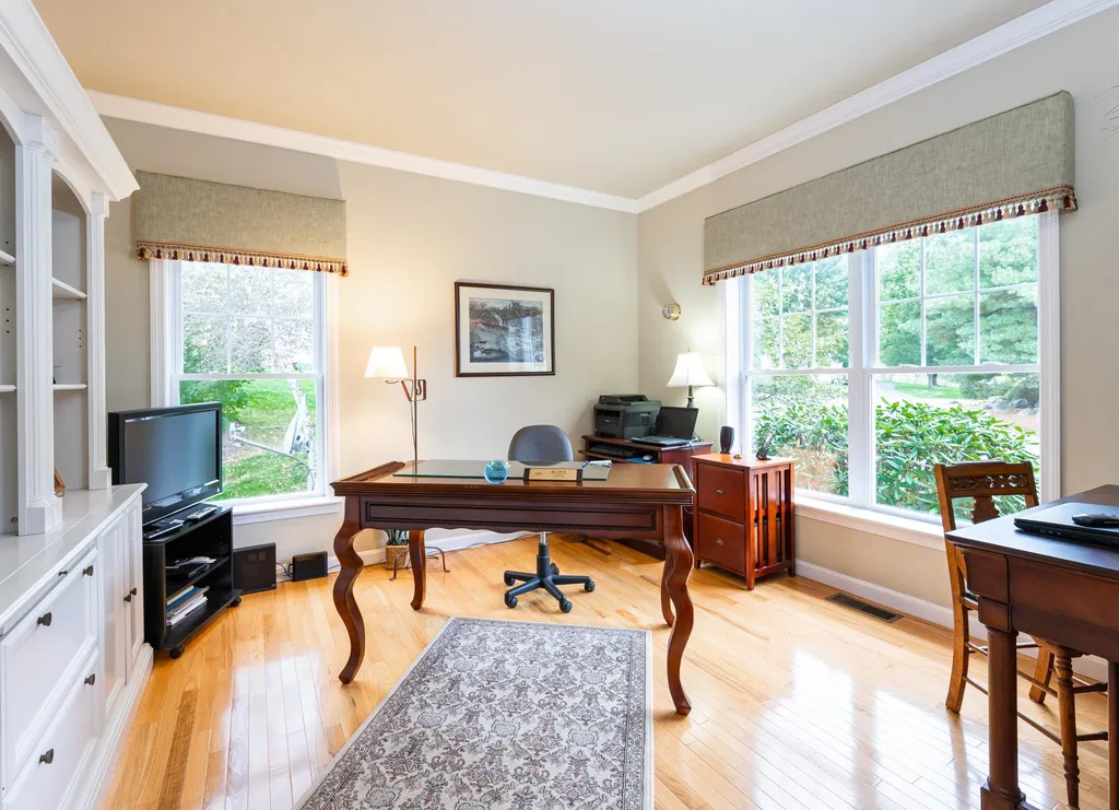 16 Smithfield Lane Bedford NH 03110