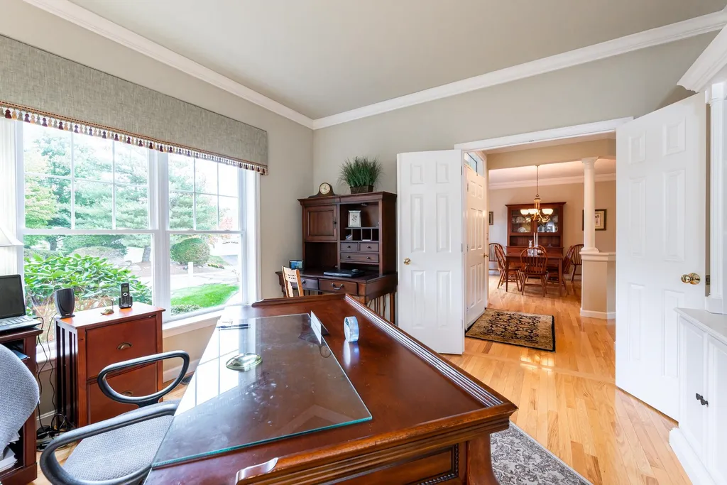 16 Smithfield Lane Bedford NH 03110