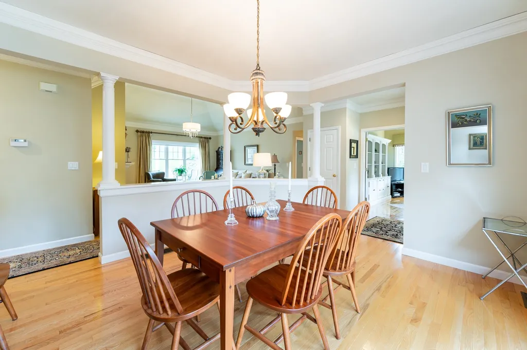 16 Smithfield Lane Bedford NH 03110