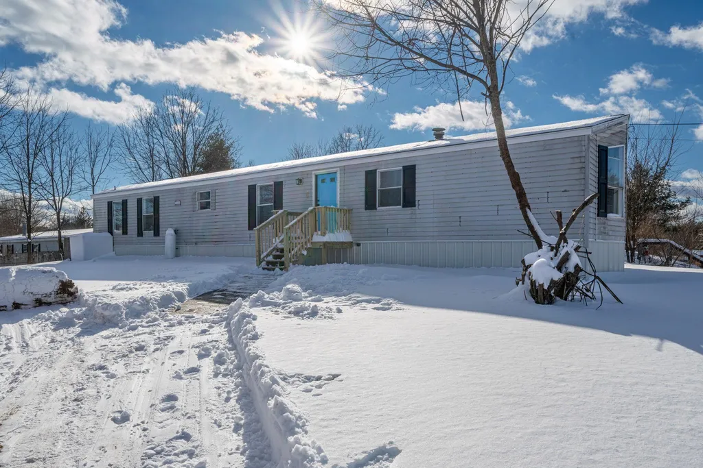 14 Mildred Avenue Raymond NH 03077