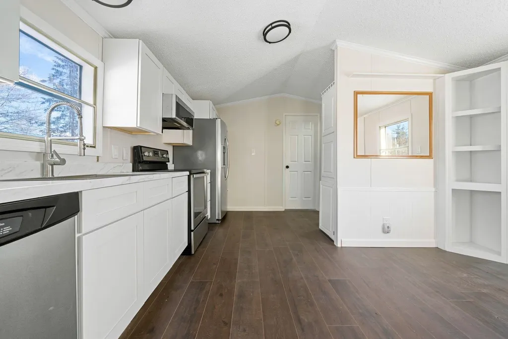 14 Mildred Avenue Raymond NH 03077