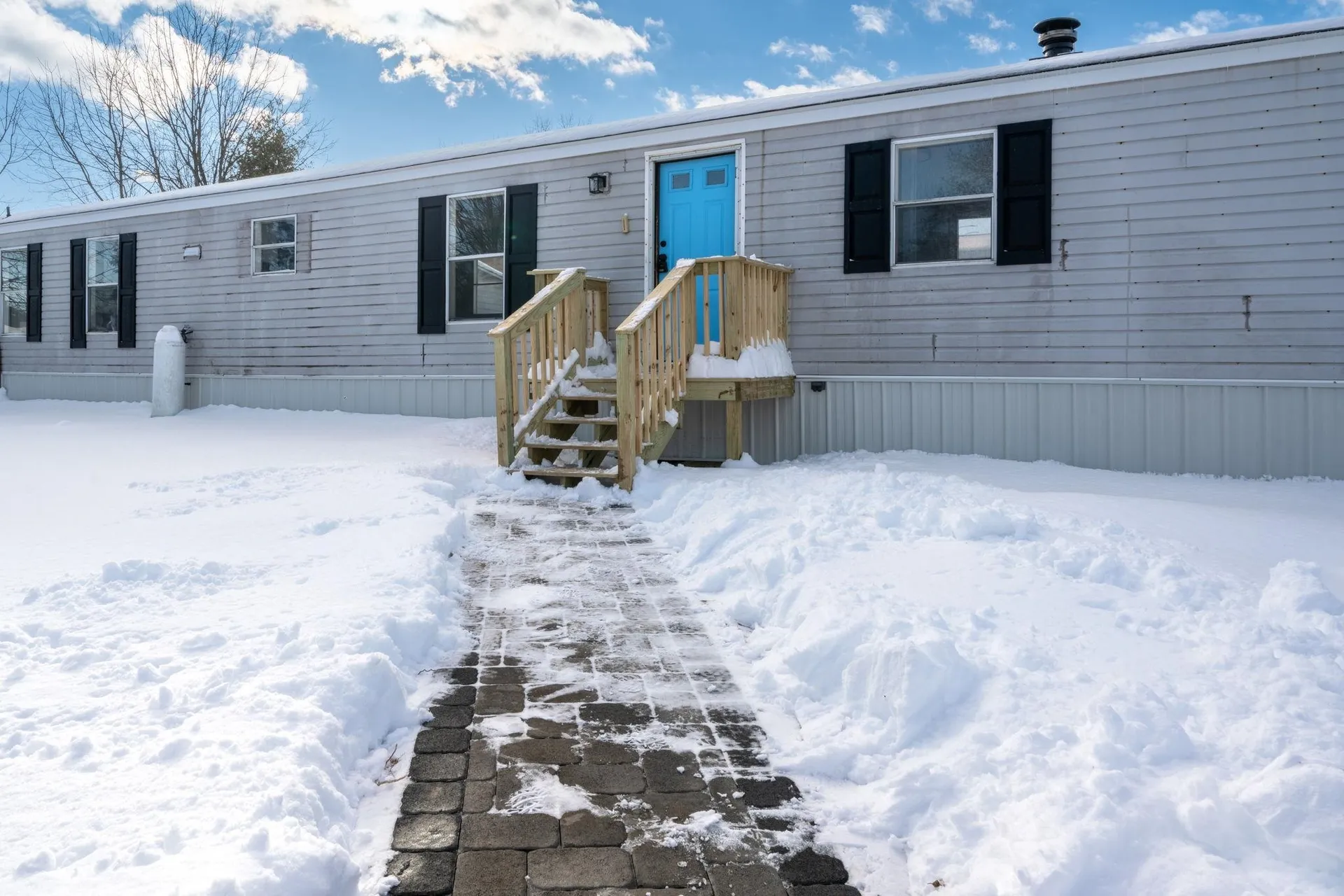 14 Mildred Avenue Raymond NH 03077
