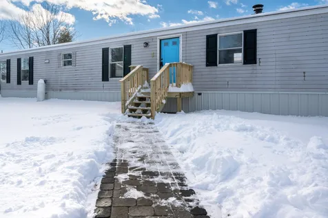 14 Mildred Avenue Raymond NH 03077