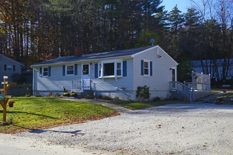 12 Vista Drive Hooksett NH 03106-1516