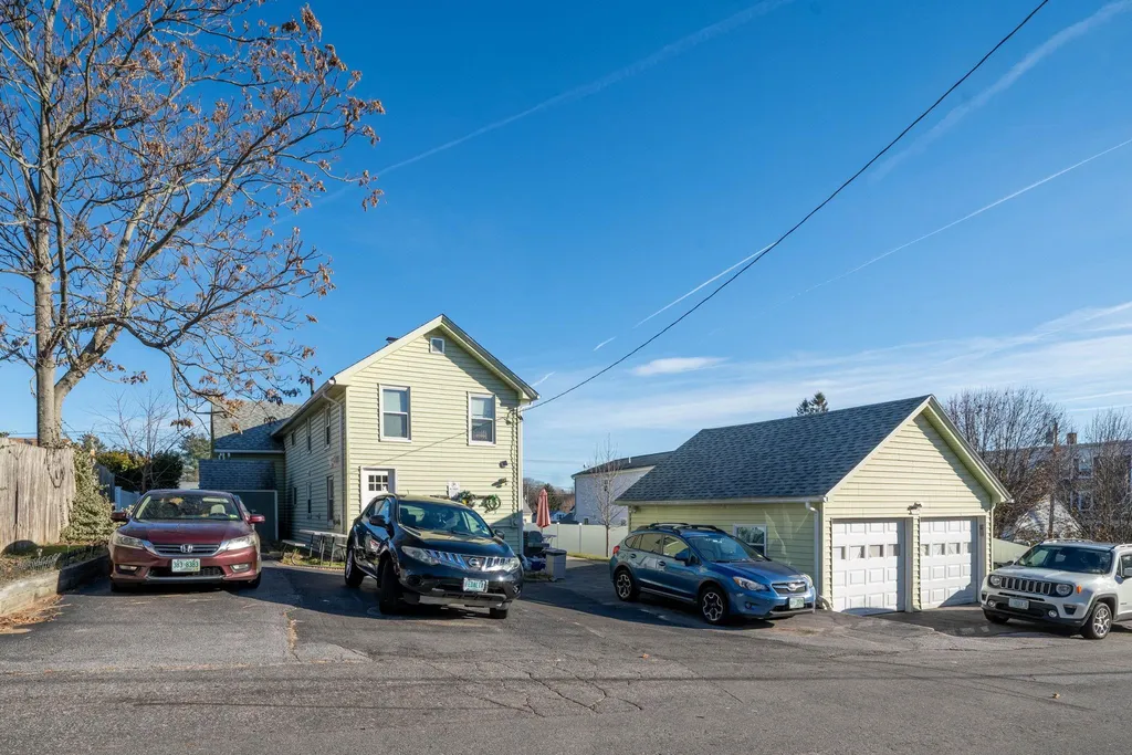 336 Calef Road Manchester NH 03103
