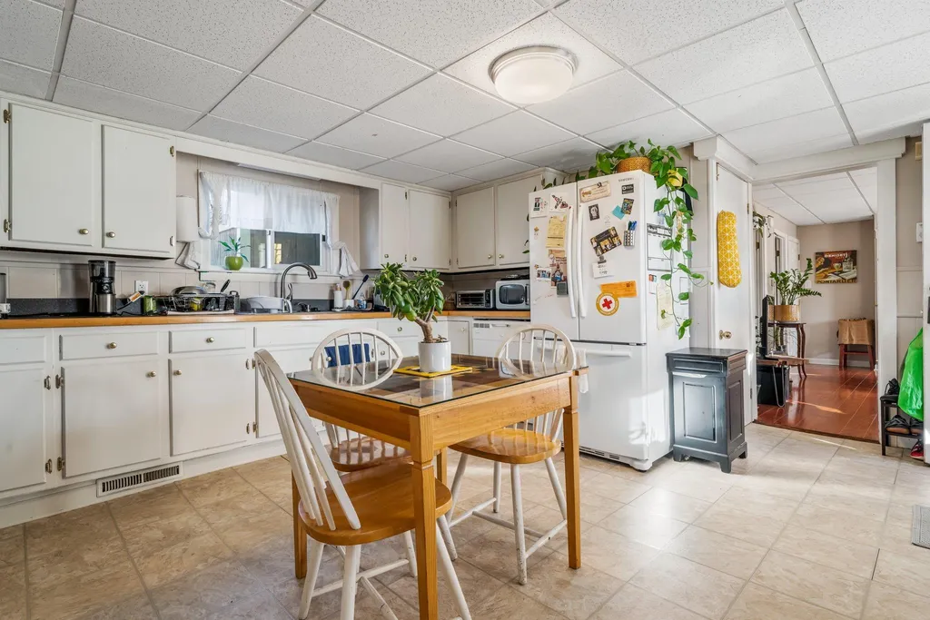 336 Calef Road Manchester NH 03103