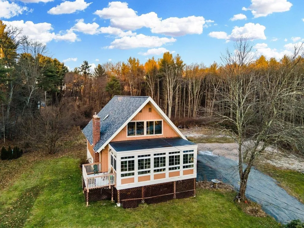 83 Old Bridge Street Pelham NH 03076