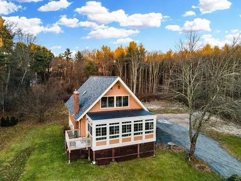 83 Old Bridge Street Pelham NH 03076